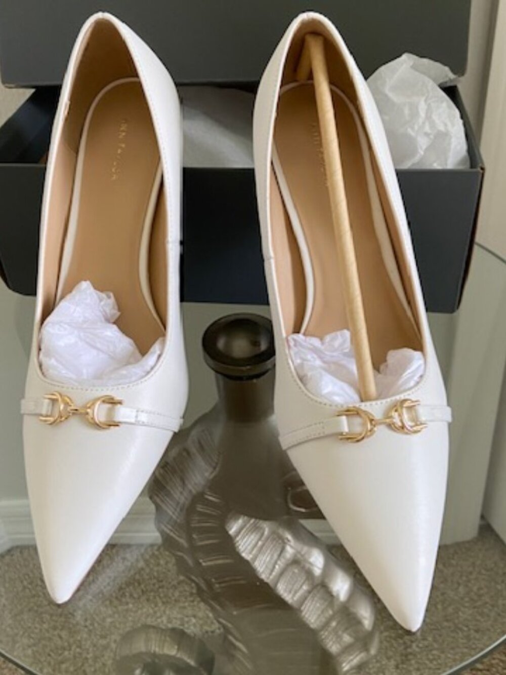 NWT Ann Taylor Small Buckle Pointy Toe Leather Pumps Winter White Size 8.5